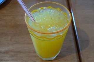 Kondhitoraihoruga - オレンジジュース（ケーキセットとしてオーダー、単品では\300、2012年6月）