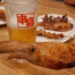 Kushidori - 手羽先越しの生ビール