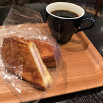 THE CITY BAKERY グランフロント大阪 - カットして頂いた、フレンチトーストとコーヒー