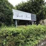 サウス フォレスト - 看板