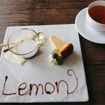 Cafe＆Bar Lemon - ランチのデザート盛りとおかわり自由な紅茶