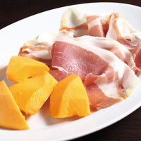 生ハムとフルーツ