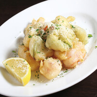 グラナチーズをかけた野菜のフリット