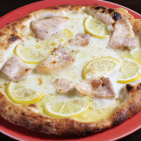 豚バラ肉のコンフィとレモンのピッツァ