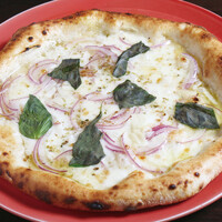 ギリシャ風 玉ねぎとバジリコのピッツァ