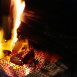 自家製の窯で焼くステーキ