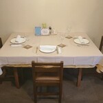 レストラン 釧路 ソワニエ - 3名様のテーブルセッティング(コース料理用)