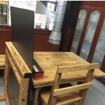 炭火焼肉いちゃりば兄弟 - テーブル