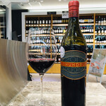 エノテカ  - コナンドラムは「謎」という意味でブレンド比率が非公開となっている。とっても甘い香りが立ち上がってくるのでアップルパイの上にバニラアイスがのってるやつに合わせみたい。