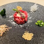 黒毛和牛焼肉きっしゃん北新地永楽町 松 - ○黒毛和牛の白いユッケ