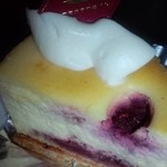 モントロー洋菓子店 - フランボワーズチーズケーキ