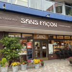 SANS FACON - 花々が飾られた、お洒落なお店なり♪(´ε｀ )