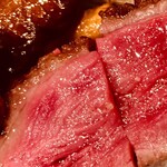 鳥田中 - 肉の断面からは肉汁は出ていません　中にしっかり閉じ篭ってます