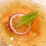 鳥田中 - 本日の煮凝りに浮いたウニはガンゼでした　赤ウニです　旨さが濃さが違います