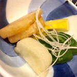 鳥田中 - 黄色いお新香はカボチャです　これがとても美味しくて忘れられない味