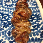 鳥田中 - ハツ元は敢えて塩で　これが鳥田中の焼鳥だって気がします