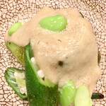 鳥田中 - 茄子の炊き合わせ　とろまるというトロトロの茄子に胡麻味噌に枝豆とオクラが炊き合わせてあります