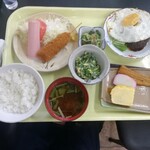 ツル - 日替ランチ700円。ライス少なめ…では足りないくらいのボリュームです(^_^;)