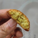 イデミスギノ - ピスタチオのマドレーヌ、断面は緑色！