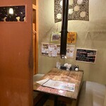 松阪牛炭火焼肉まる良 - 扉のついた個室
