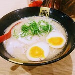 ラーメン匠 - 味玉とんこつ770円