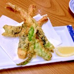 十八番 - 海老の梅しそ揚げ。