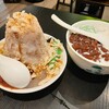 Penang Road Famous Teochew Chendul - 料理写真:右はお店の名物Teochew ChendulチェンドルRM7.30、左はトッピングが豪華なかき氷Ice Kacang Nutmeg RM9.50