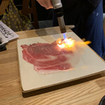 窯焼和牛ステーキと京のおばんざい 市場小路 - 雲丹のせ大判牛ロース炙り　980円