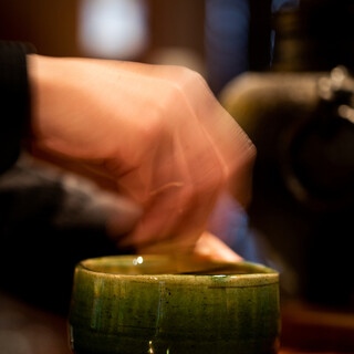 和心を極めたオーナーが表千家流のお抹茶・茶菓子をサービス提供