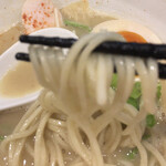 鳥そば 真屋 - 中太ストレート麺