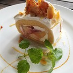 AGカフェ - もものロールケーキ(693円)