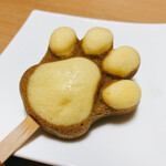 デュプレいしい - くまの手マドレーヌ　茶色の部分はコーヒー味