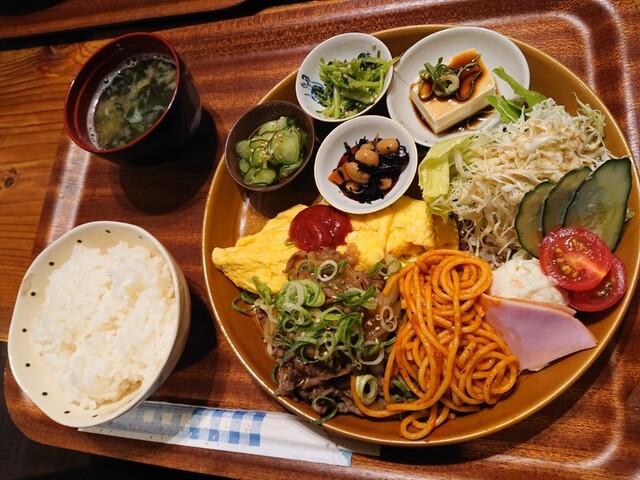 イエローモンスターカフェ 小倉 カフェ 食べログ