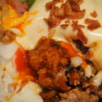 スタイリッシュグリル Tyu - ベーコンチーズエッグハンバーグ（卵黄を絡めながら食べると美味しい）