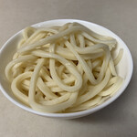 橋本製麺所 - 約1玉分の麺。
                                このままでも違和感なく食べれる。