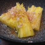 興 - 「黄にらのおひたし」（塩ポン酢味）：黄にらの穏やかな甘さと香りがよく活かされた艶やかなひと品！