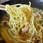 シセン - 麺は中細の中華麺