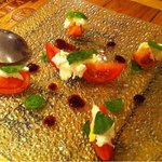 ピッツェリア ノーチェ - カプレーゼ（ハーフサイズ）