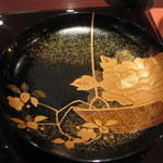 北新地 弧柳 - 芍薬柄の椀蓋