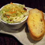 Waino Suke - ランチセットのコールスローサラダとパン