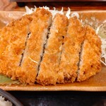 豊丸水産 - 【2020.7.29(水)】ワンコインランチ(並盛・マグロメンチ)500円のマグロメンチ