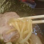 横浜家系らーめん 武術家 - 酒井製麺釜茹で平ザル湯切り