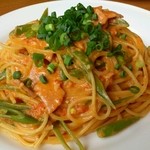 ヴィーノヴィーノ - ロースハムとスナックえんどうのトマトクリームソースパスタ(ランチ)