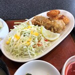 Chuukasan - 揚げ物とサラダ。