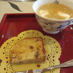 とんぼ - 梅ジャム入りのパウンドケーキ、コーヒー