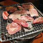 Teburu Oda Baikingu Yakiniku Oudou Oshikuma - 