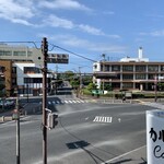 Karatsu Kokouno Niku Baru Karunesuta - お店窓側カウンターからの景色