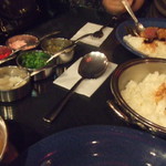 curry restaurant BRUNO - おかわり自由の薬味とライス