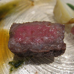 アーム・ドゥ・ギャルソン - 鳥取県大山産和牛の網焼きステーキ　大葉のソース