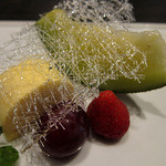 アーム・ドゥ・ギャルソン - フルーツの盛り合わせ